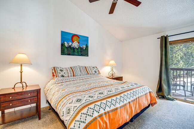 Building Photo - 320 E Gunnison Ave