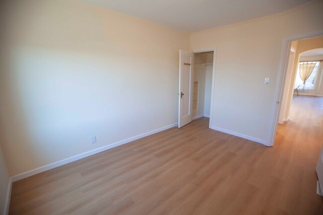 Building Photo - Stunning 2BD/1BA Contemporary Home with Pa...