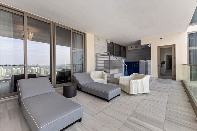 Building Photo - 17901 Collins Ave