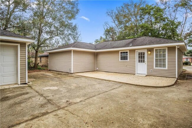 Building Photo - 3105 Pleasant Valley Rd