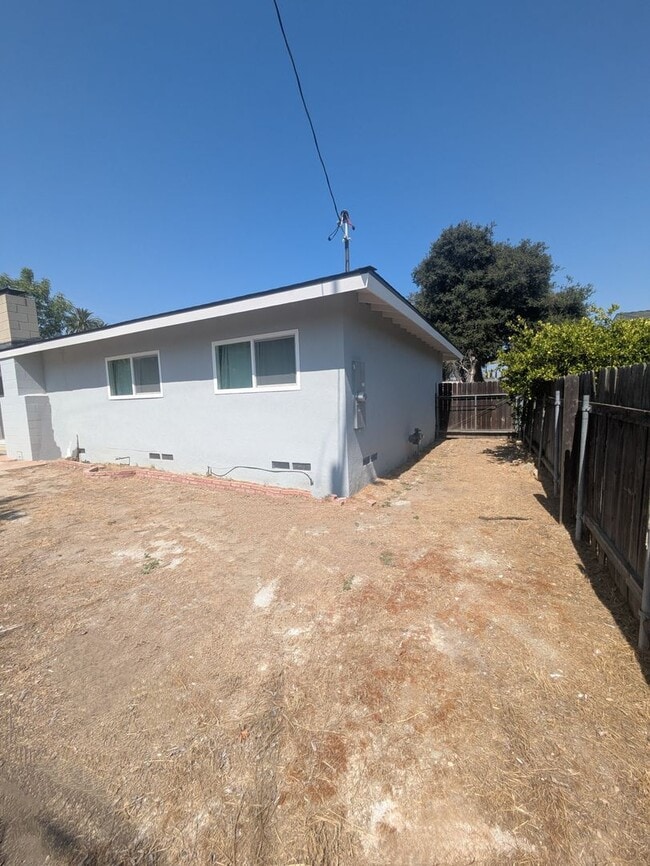 Building Photo - $$$$$$500 MOVE IN BONUS!!!!Freshly Remodel...