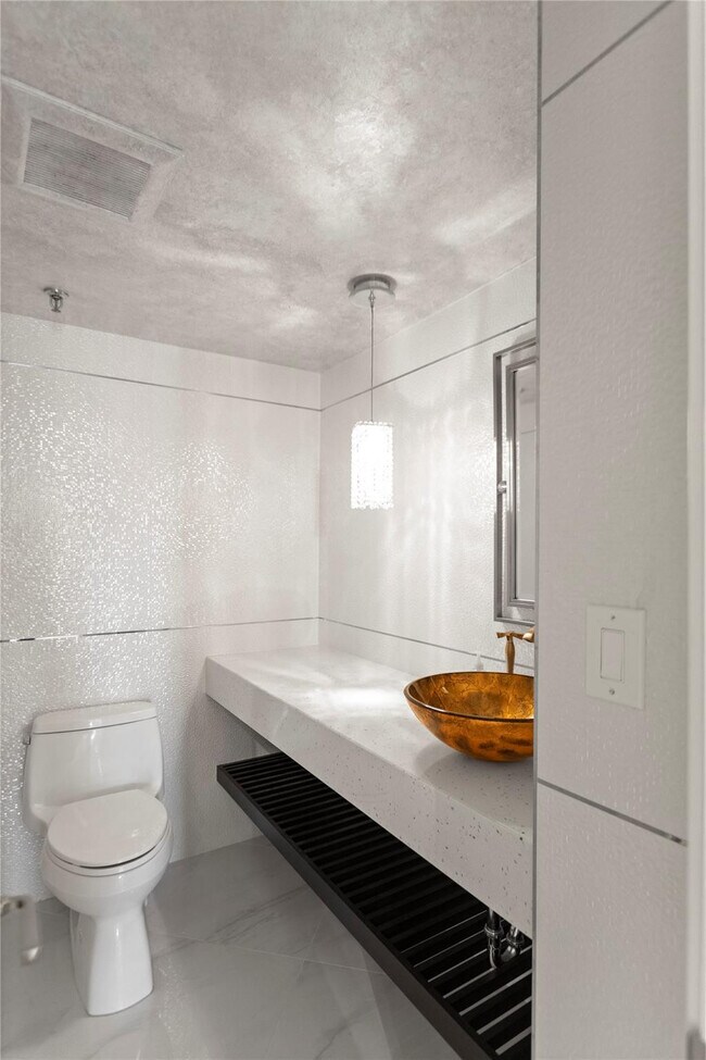 Building Photo - 2917 S Ocean Blvd