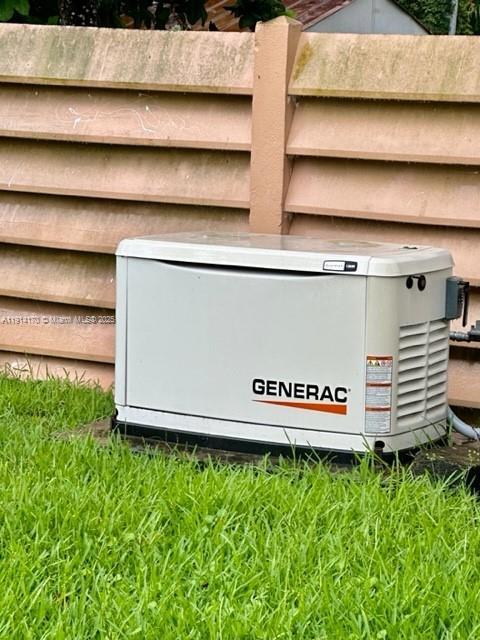 Building Photo - 7439 Twin Sabal Dr