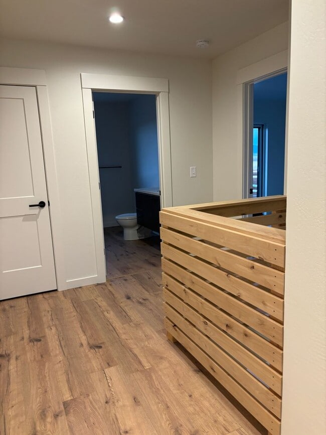 Building Photo - New, Pet Friendly, 2 bed 2 bath Townhouses!