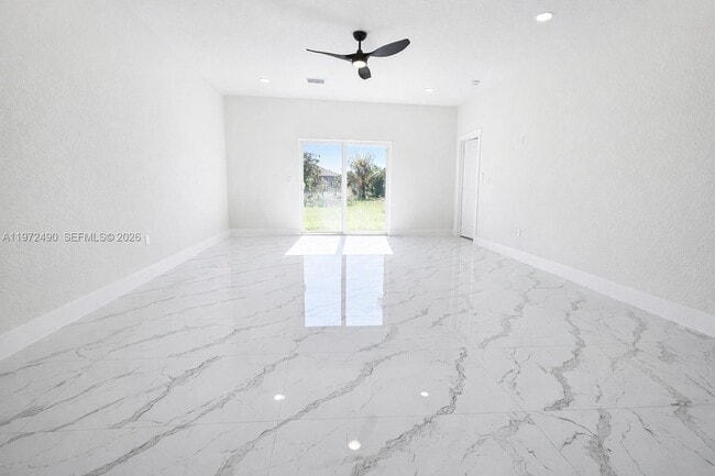 Building Photo - 2423 Milton Ave S