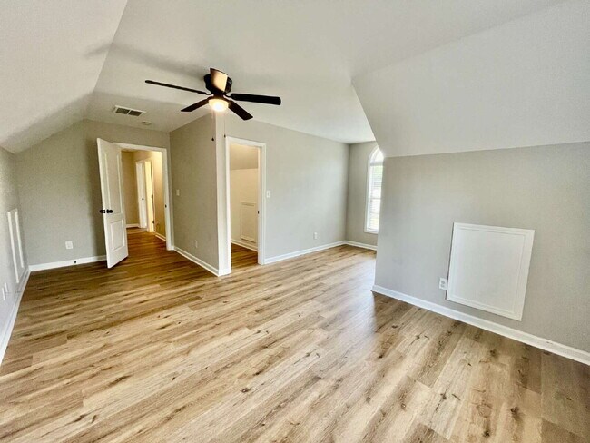 Building Photo - 3-Bed, 2 And A Half Bath Haven With Bonus ...