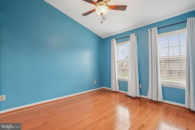 Building Photo - 1253 Quaker Hill Dr
