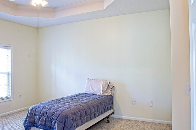 Building Photo - 401 Mahogany Dr
