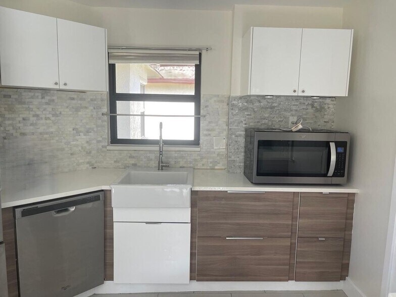 Building Photo - 640 SW 113th Terrace