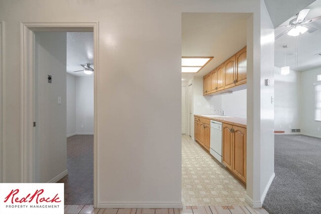 Building Photo - 3 Bedroom End Unit Home in Downtown St. George