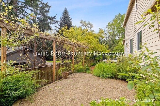 Building Photo - 2908 NE 88th Pl