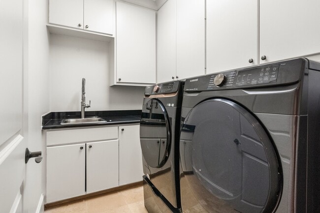 Building Photo - 4134 Bellefontaine