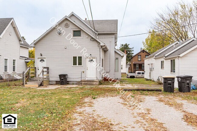 Building Photo - 733 3rd St