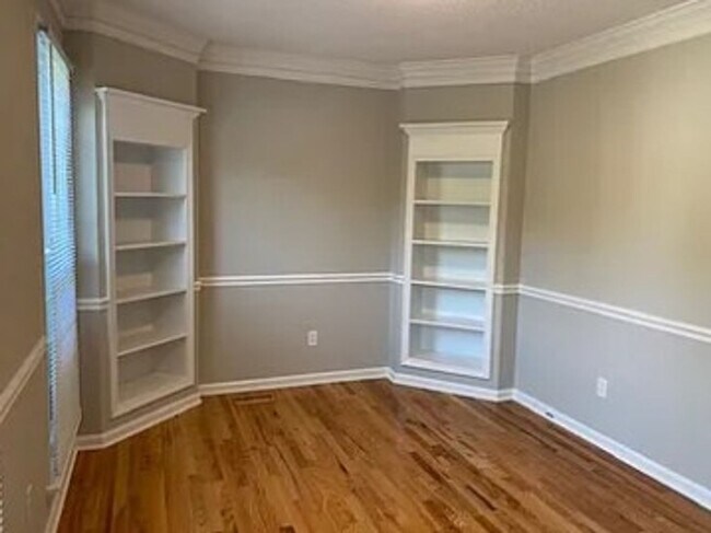 Building Photo - 3Bed/2.5Bath 1600 sq ft home located in Braewick