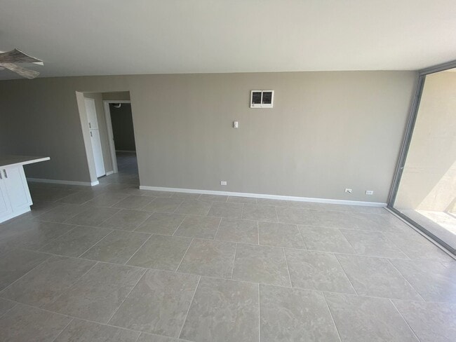 Building Photo - Pacific Beach - 3 blocks to Beach!  2bd/2ba Spacious 6th floor condo remodeled in 2022! Spectacul...