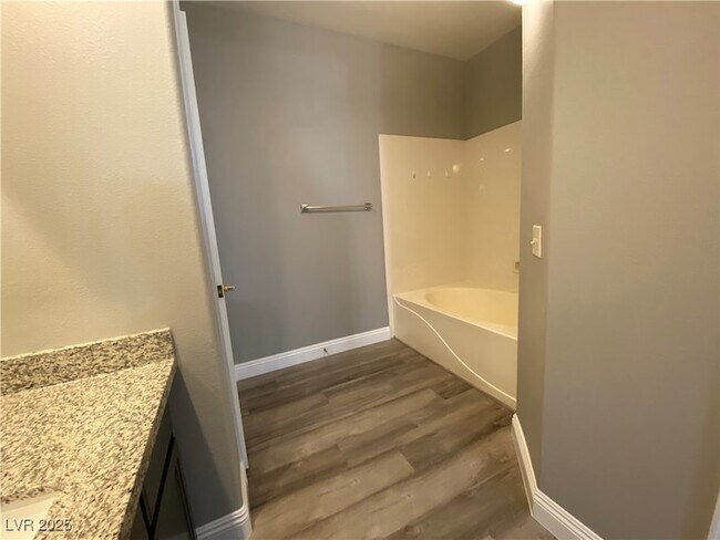Building Photo - 10011 Crimson Palisades Pl