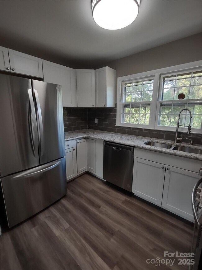 Building Photo - 4601 Coronado Dr
