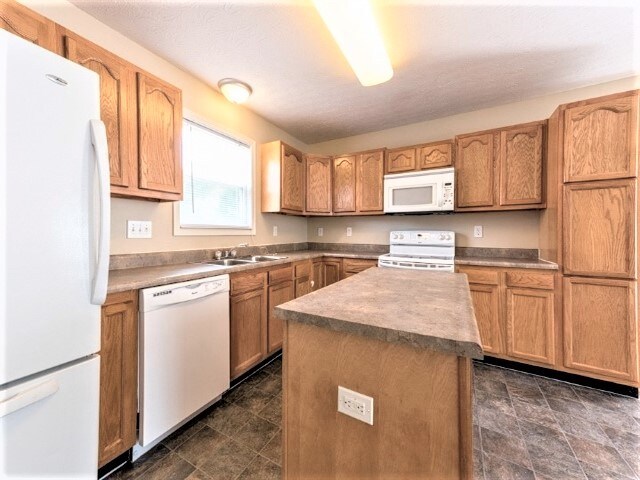 Building Photo - 5 S Ridge Dr