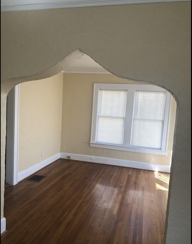 Building Photo - 854 5th St W