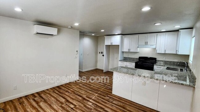 Building Photo - 156 E Marshall Blvd