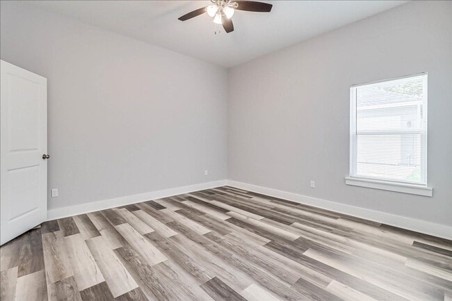 Building Photo - 5017 Moravian Dr