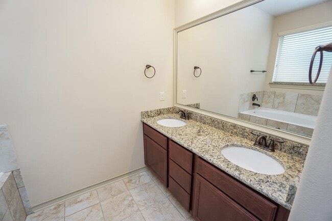 Building Photo - 2206 Argos Dr