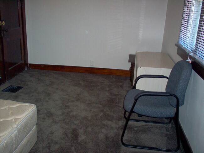 Building Photo - 114 S Smithville Rd