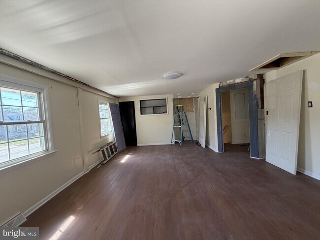 Building Photo - 322 W Nicholson Rd