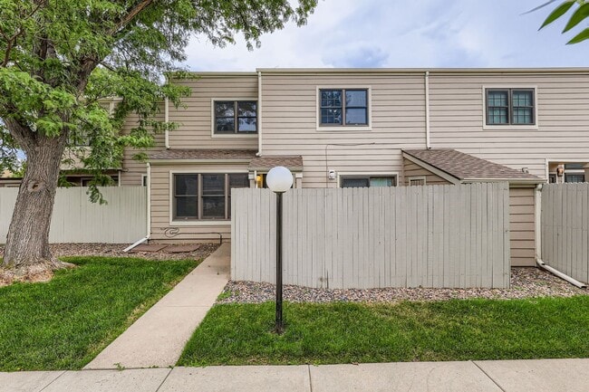 Primary Photo - Stunning 3/2.5 home in Arvada!