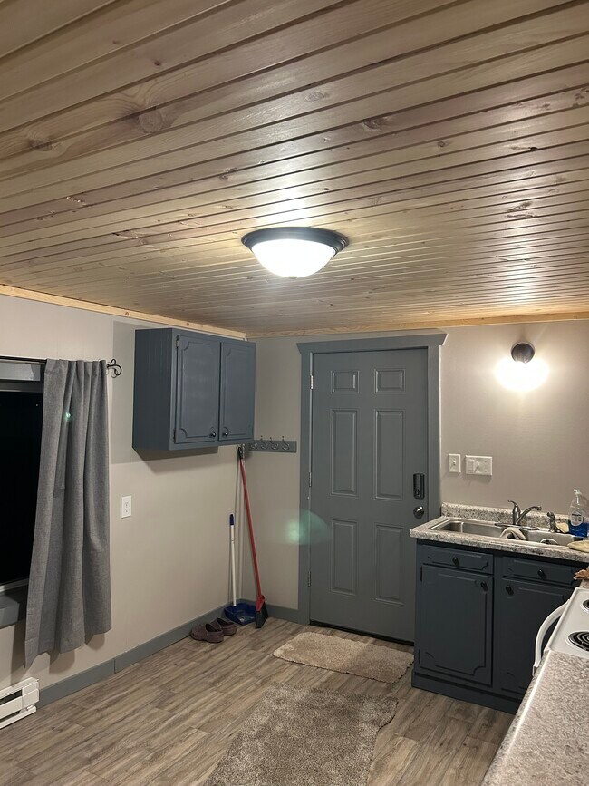 Building Photo - 603 12 St NW