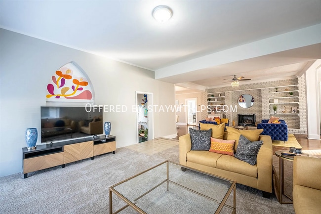 Building Photo - 2035 Central Ave