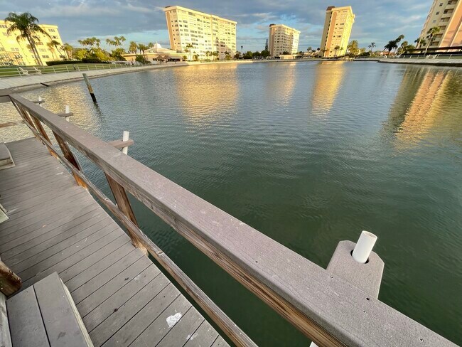 Building Photo - 4750 Cove Cir