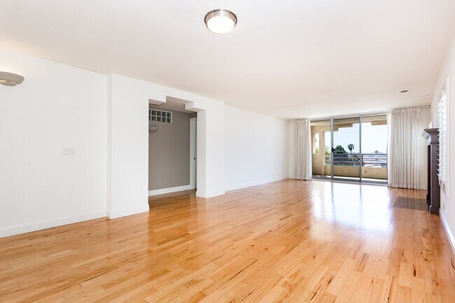Building Photo - Mission Hills Condo with Stunning Views
