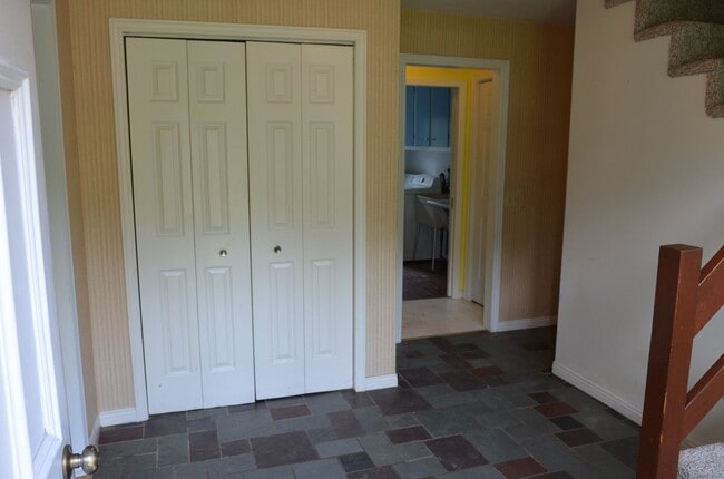 Building Photo - 7 Rivendell Dr