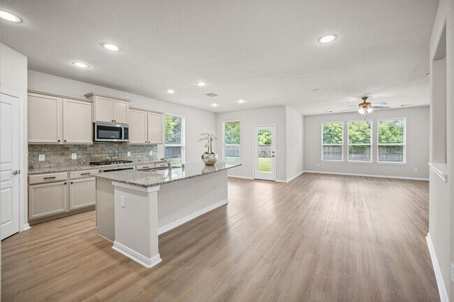 Building Photo - 10 Log House Ct