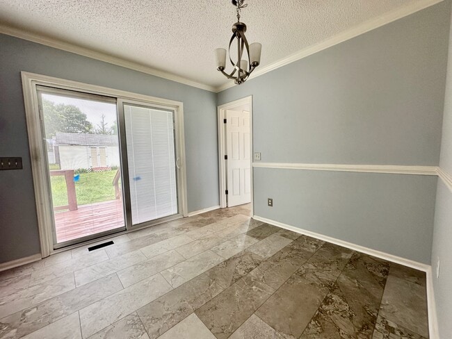 Building Photo - 228 Northview Dr