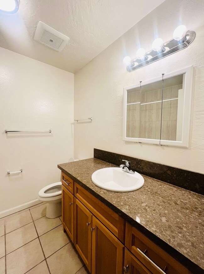 Building Photo - 825-827 San Fernando Place