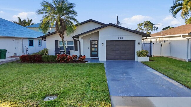 Building Photo - 692 106th Ave N