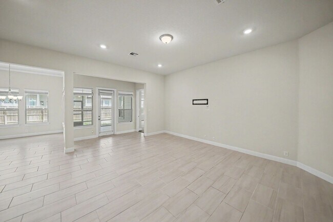 Building Photo - Stunning 4BR Home with 3-Car Garage in Turning Stone - Realtor Commission: $750