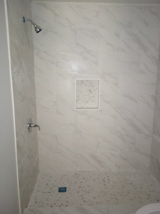 Building Photo - 326 Sherman Dr