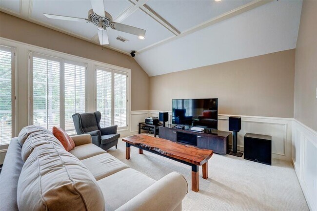 Building Photo - 618 Timber Cir