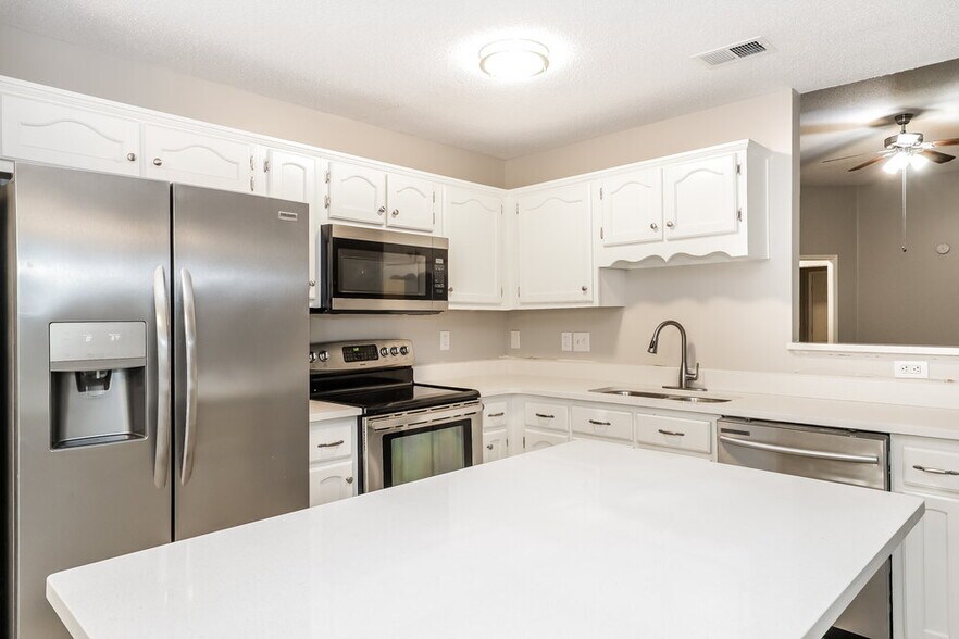 Building Photo - 5521 Milton Ridge Dr
