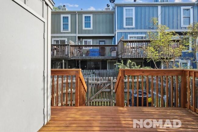 Building Photo - Charming 3BR Townhome in Centennial