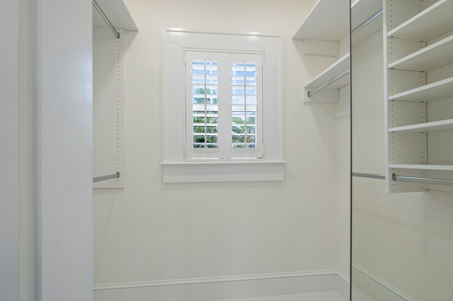 Building Photo - 224 10th St