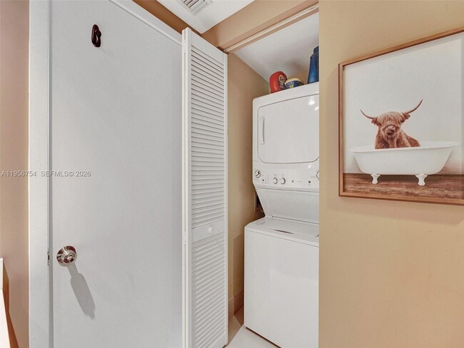 Building Photo - 121 NE 34th St