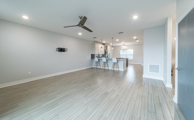 Building Photo - 2325 1st Ave S