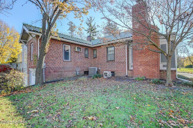 Building Photo - 589 Westwood Ave