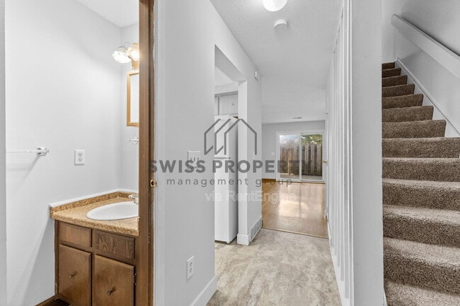 Building Photo - 5 King Arthur Ct