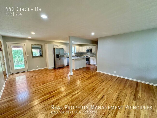 Building Photo - 442 Circle Dr