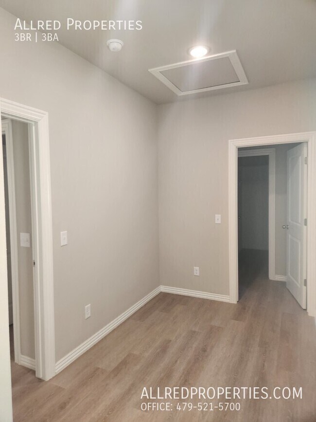 Building Photo - 1608 Casuarina Dr